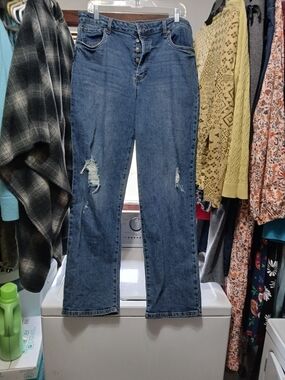 STS Blue Dark Wash Boyfriend Jeans Distressed Knees Size 32 Or 14